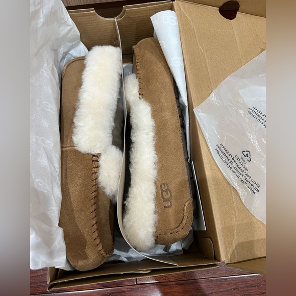 BNIB UGG Women Dakota Spill Seam Suede Shearling Lining Fur Chestnut Size 11 - Picture 14 of 15